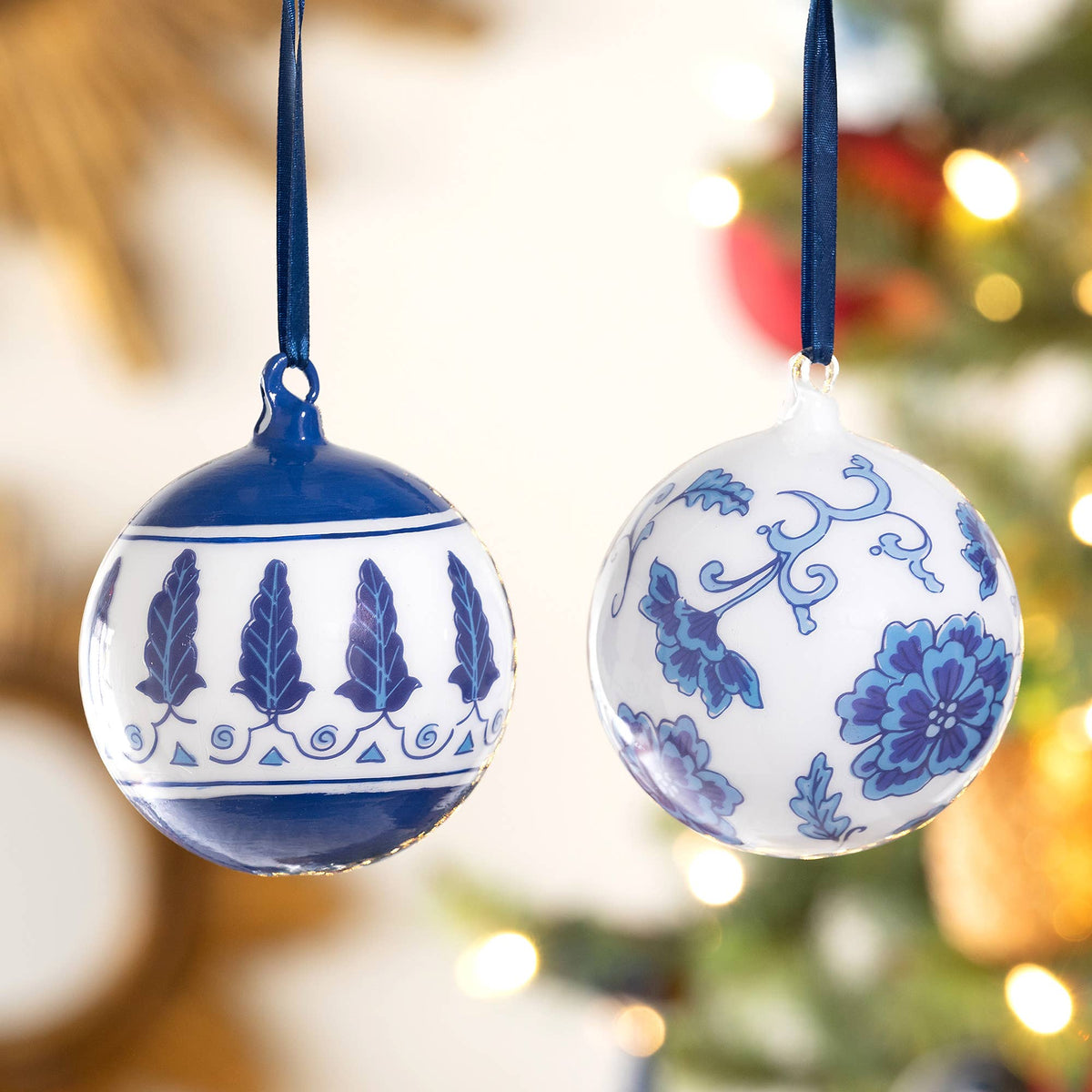 Promo Chinoiserie Peony/Feathers Glass Ball Ornament (Set of 2)